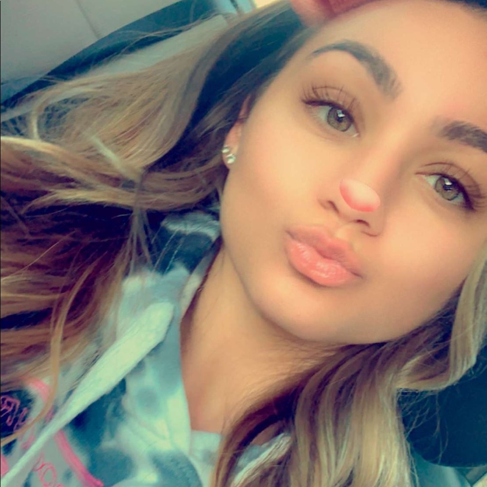 Meet your Posher, Danielle